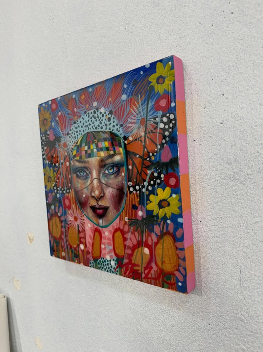 Elsa — Side view — Resin Semi-Original by Mariana Mezic