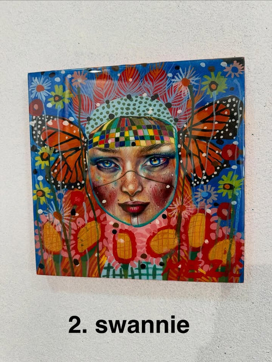 Swannie — Resin Semi-Original by Mariana Mezic
