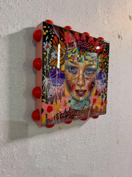Edith 25cm resin artwork by Mariana Mezic — side angle view