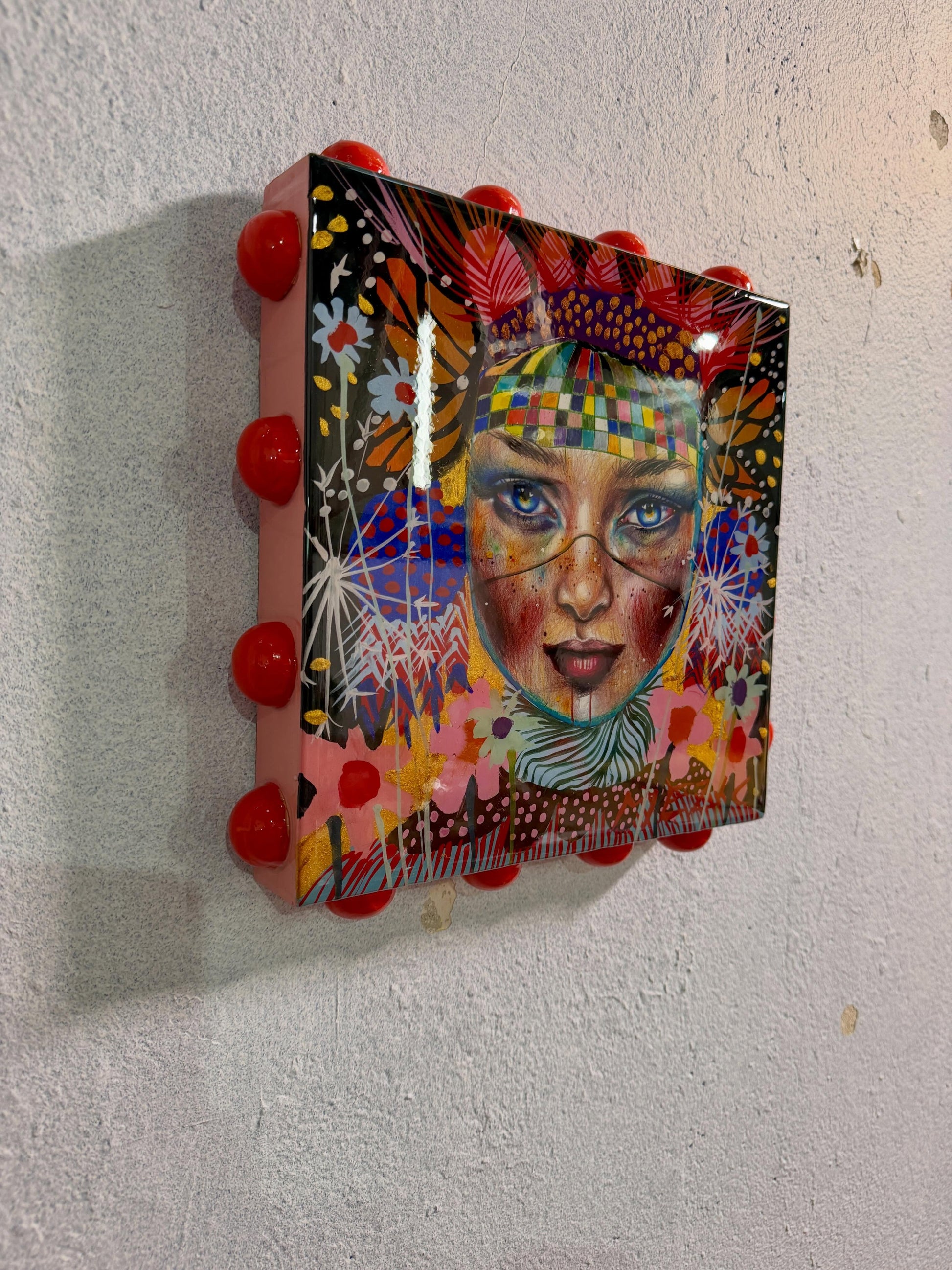 Edith 25cm resin artwork by Mariana Mezic — side angle view