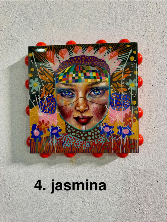 Jasmina 25cm resin artwork by Mariana Mezic — front view