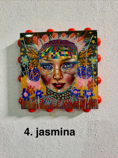 Jasmina 25cm resin artwork by Mariana Mezic — front view