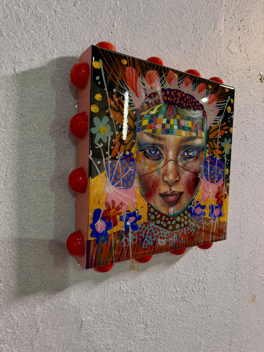 Jasmina 25cm resin artwork by Mariana Mezic — side angle view